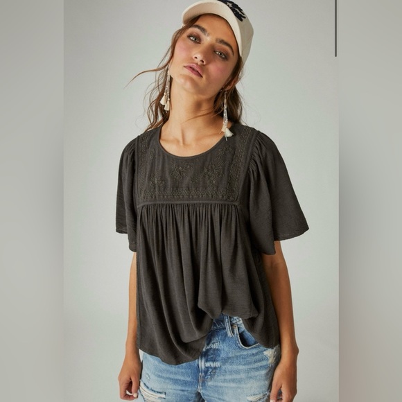 Lucky Brand Tops - Women’s Lucky Brand Short Sleeve Embroidered Top Color Charcoal Size Medium
